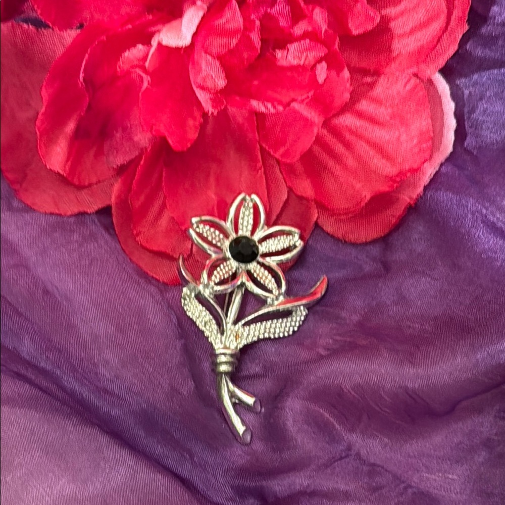 Vintage Sarah Coventry Silver-Tone Daisy Brooch with Black Center